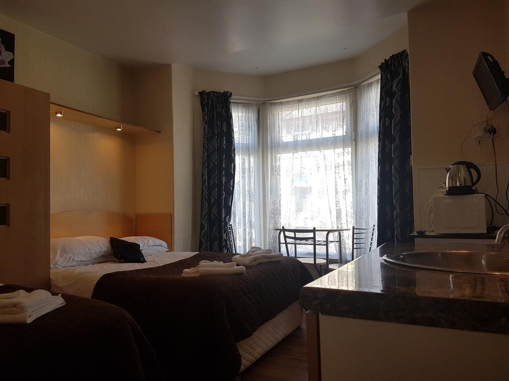 Ivanhoe Hotel Блекпул Екстериор снимка