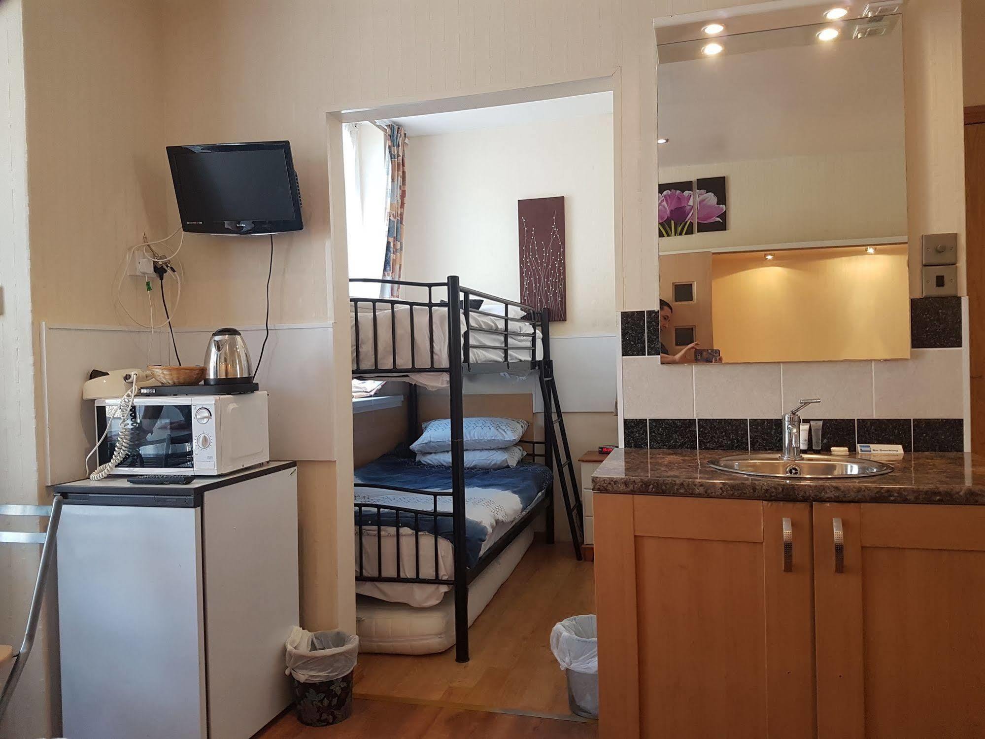 Ivanhoe Hotel Блекпул Екстериор снимка